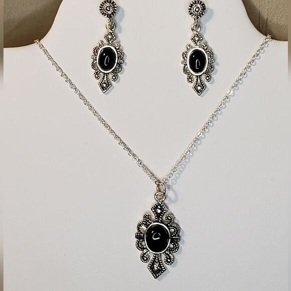 Black Onyx Dangle Earrings and necklace - Picture 4 of 6